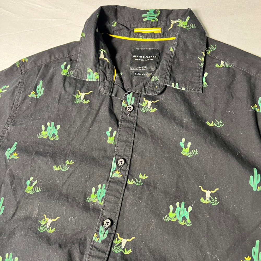 Denim & Flower Mens Slim Fit Cactus Steer Skull Print Short Sleeve Shirt Medium